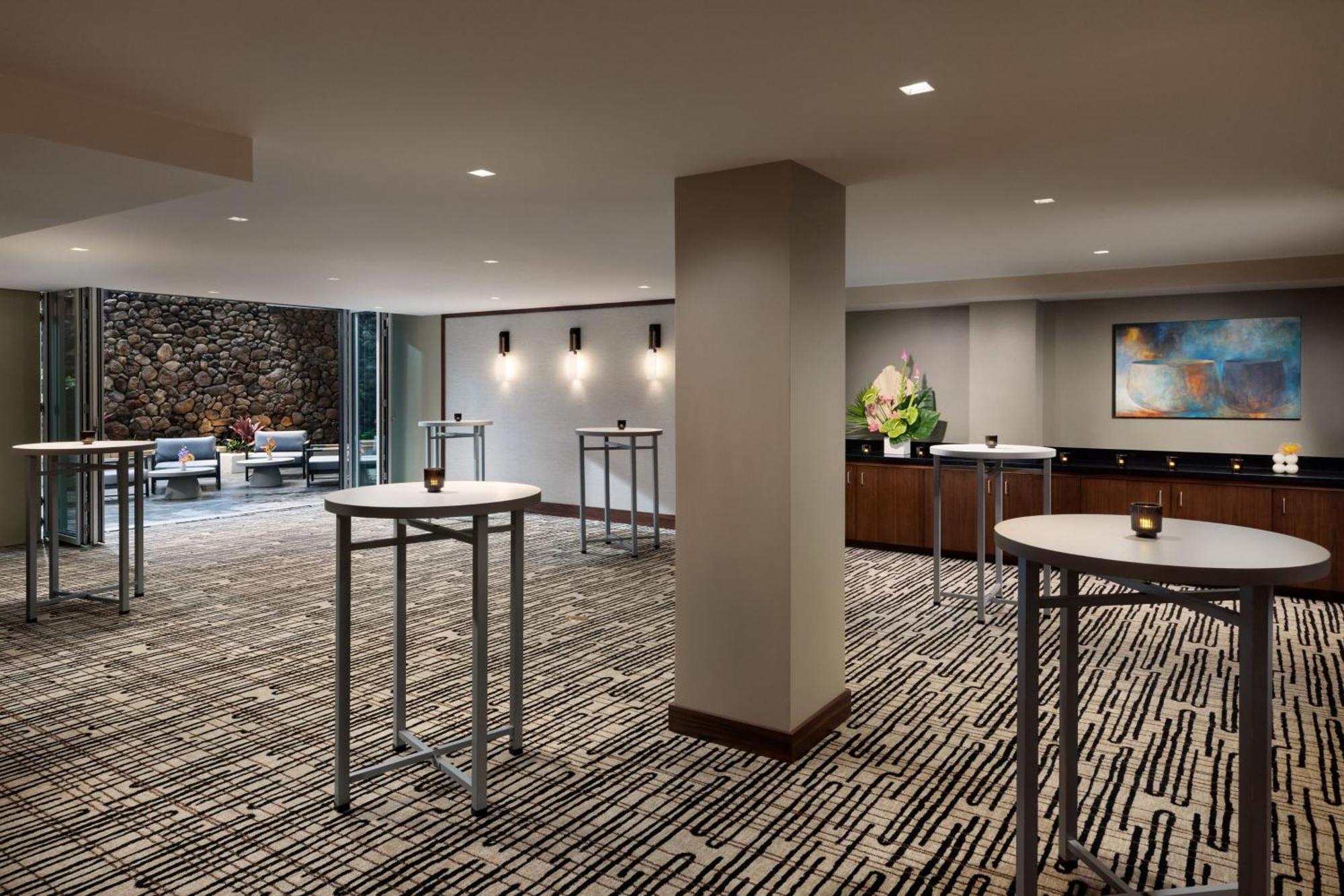 Ac Hotel By Marriott Honolulu Exterior photo