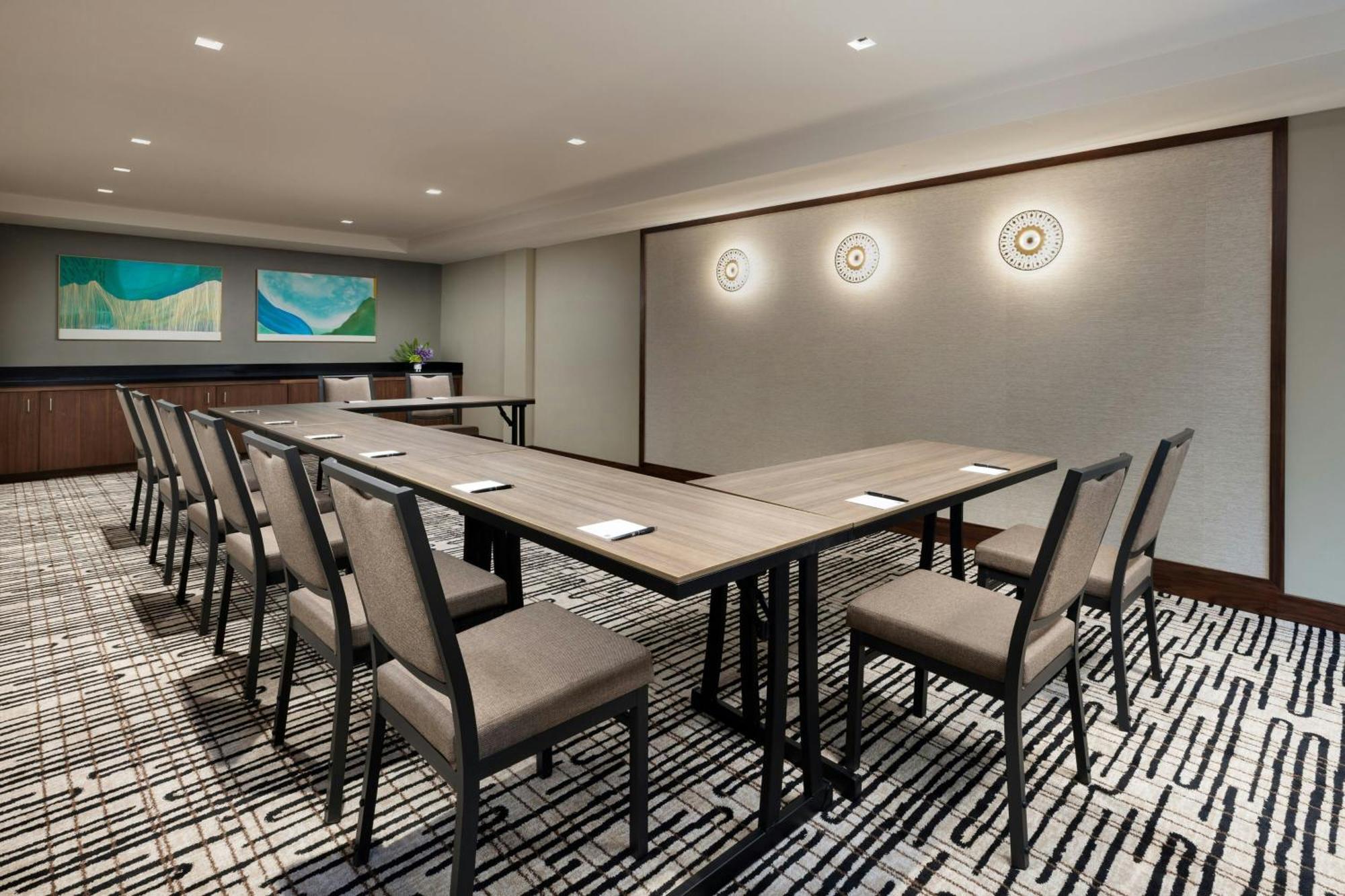 Ac Hotel By Marriott Honolulu Exterior photo